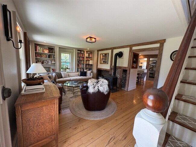 Photo - 184 Twomey Ave