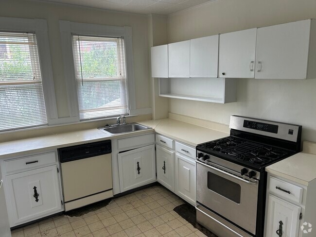 Building Photo - 27R Albion St Rental