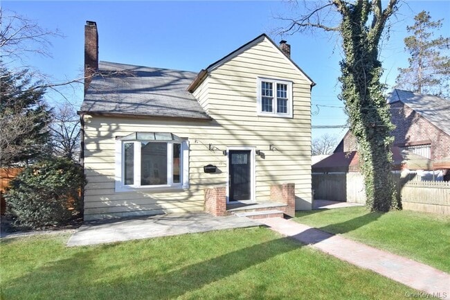 Building Photo - 19 Longmeadow Rd