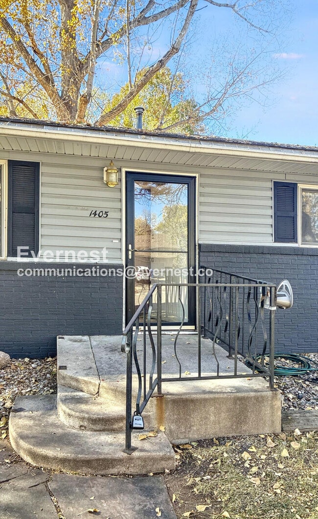 Photo - 1405 Village Ln