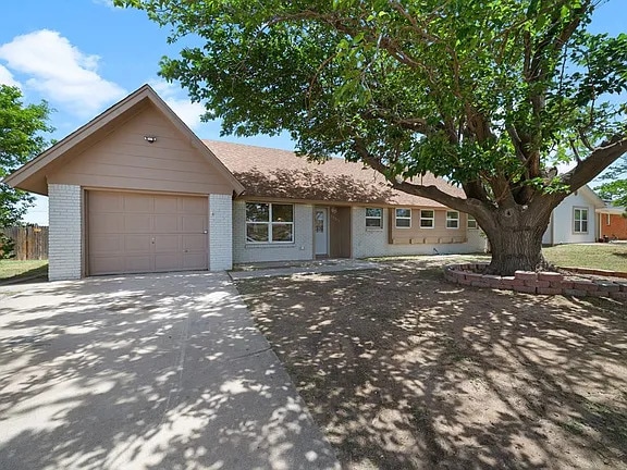 Photo - 2503 Lynn Dr