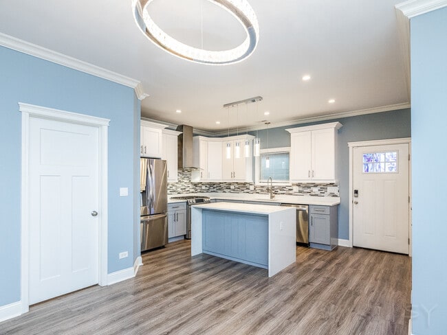 Photo - 1300 S Heath Ave