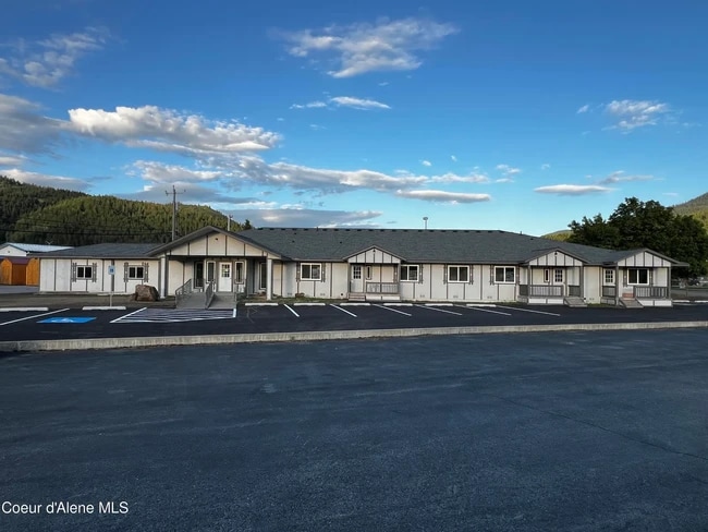 Photo - 140 Railroad Ave