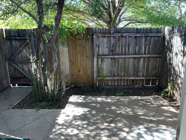 Photo - 3000 W Illinois Ave