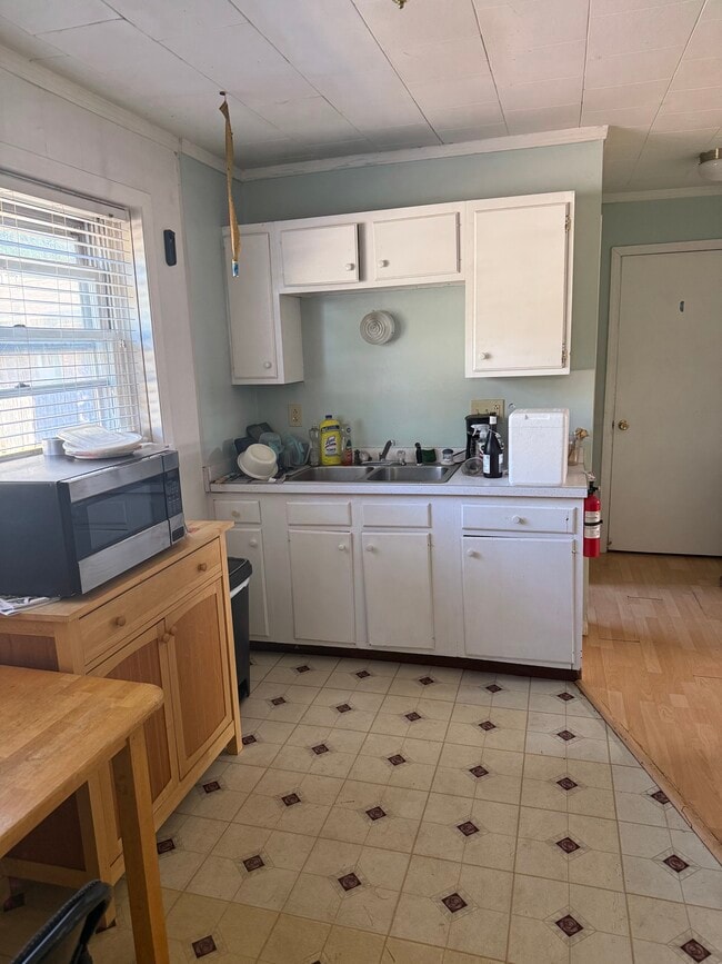 Kitchen - 14 Bowman St