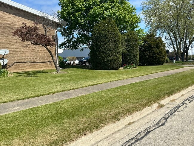 Building Photo - 3602 16th St Unit One bedroom second floor