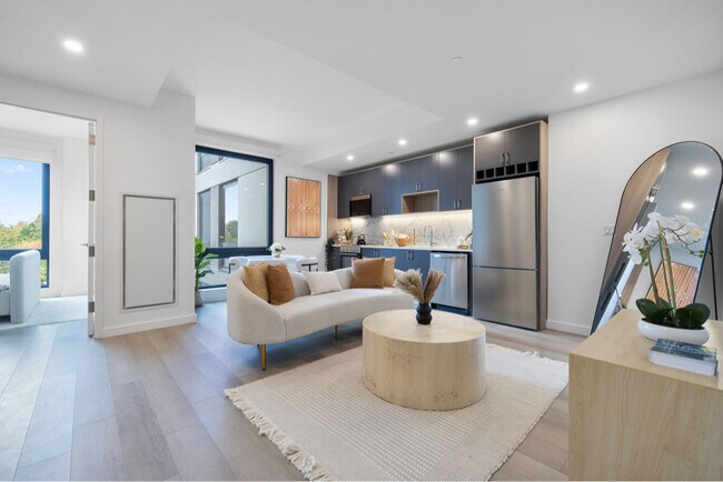 Photo - 72-01 Queens Blvd