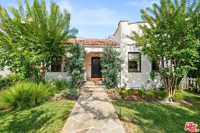 Building Photo - 348 N Citrus Ave