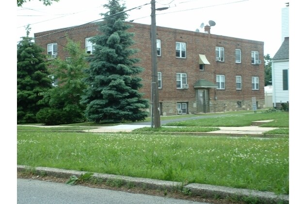 Photo - 1844 - 1846 Solly Ave