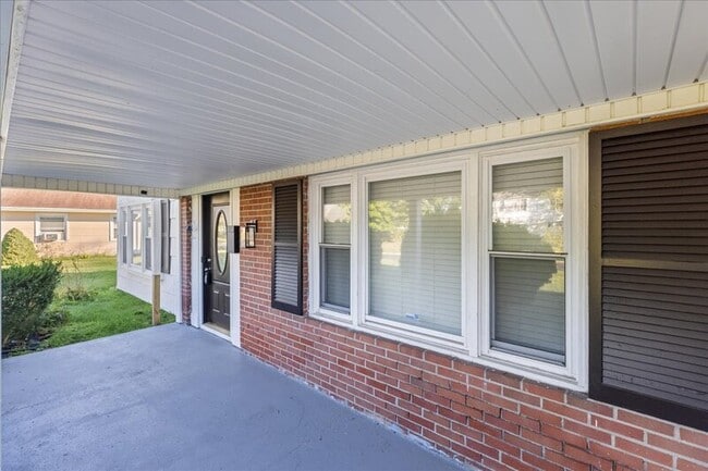 Photo - 114 Millbrook Dr