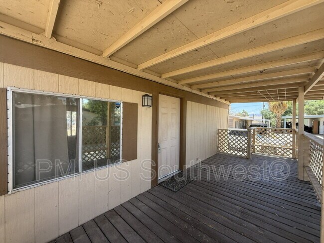 2111 Santa Cruz Ave