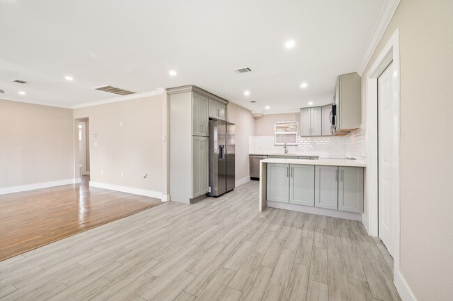 Photo - 2222 Peppermill Rd