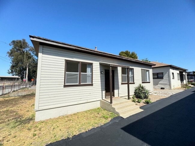 Building Photo - 3432  1361-1371 Paso Robles Unit 1361