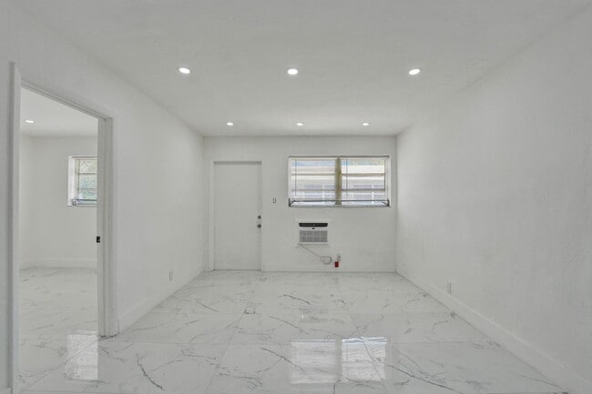 Photo - 105 NW 14th Way