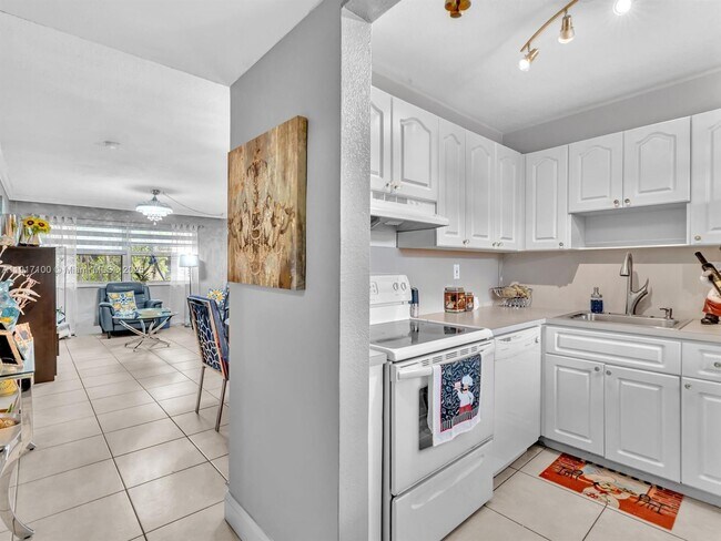 Photo - 2050 NW 89th Ave Unidad 211