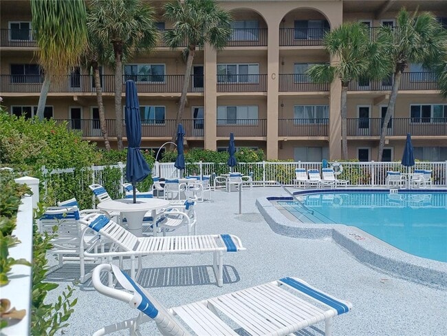 Photo - 2525 W Bay Dr Unidad A12