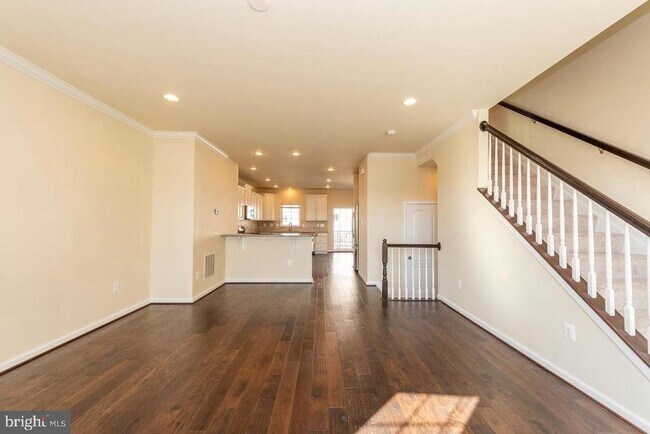 Photo - 7035 Southmoor St