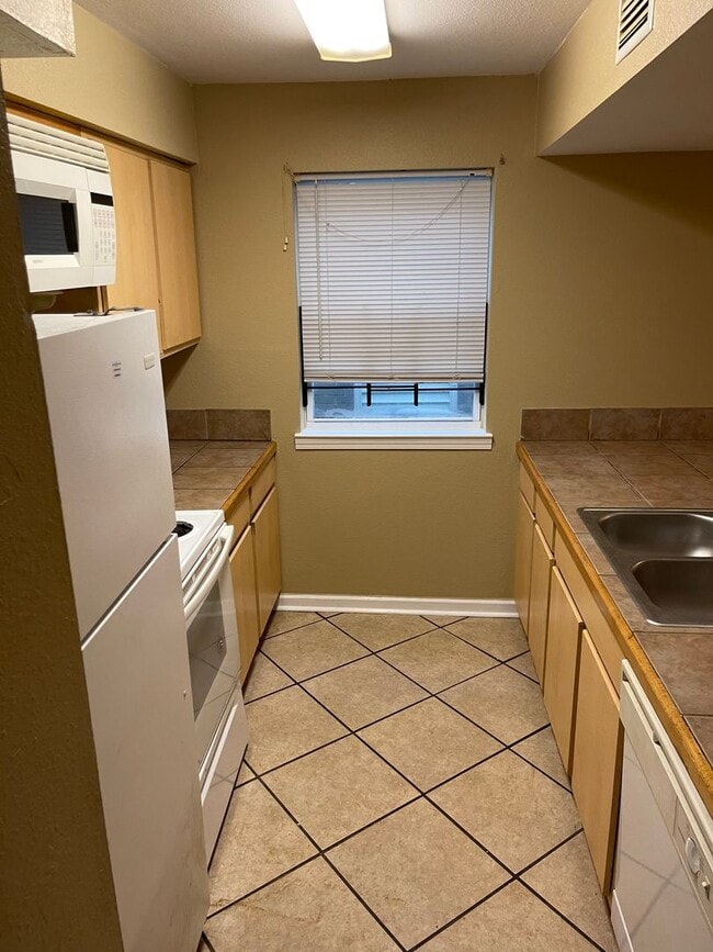 6865 Mayo Blvd Unit B