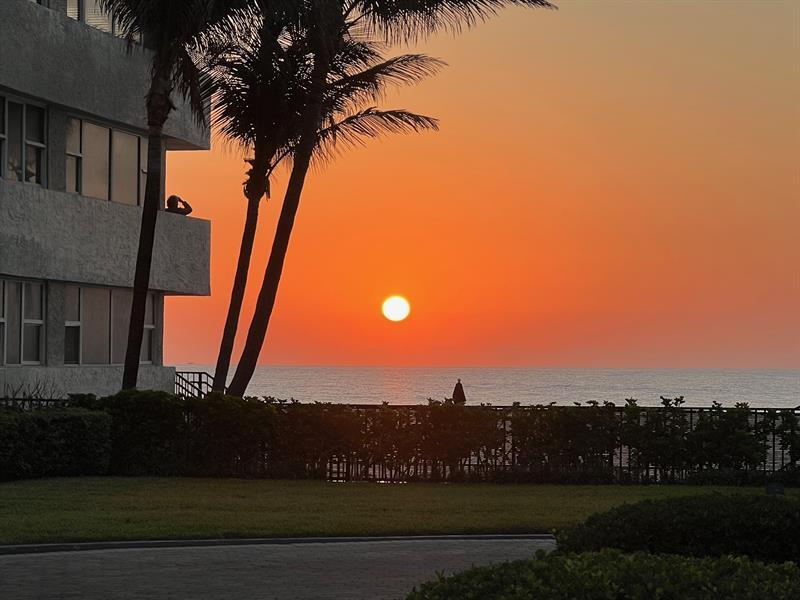 Photo - 1239 Hillsboro Mile Unidad 109