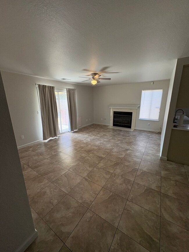 Photo - 1148 Gladys Way