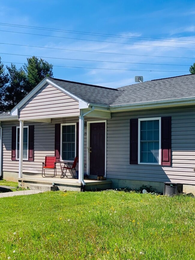 Building Photo - 3 Bedroom 2 Bath Duplex Rental