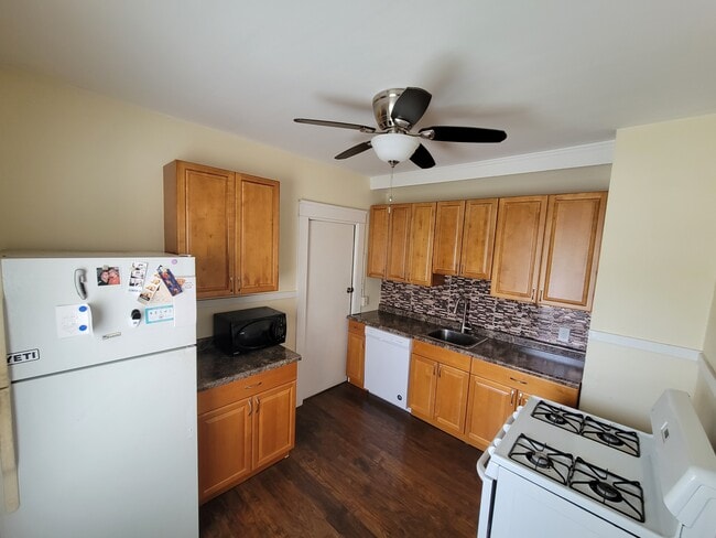 Building Photo - 18254 Sloane Ave Unit Upper