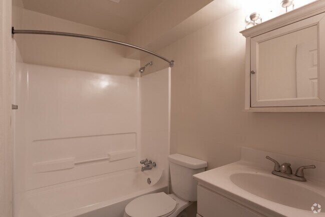 1BR, 1BA - 836 SF