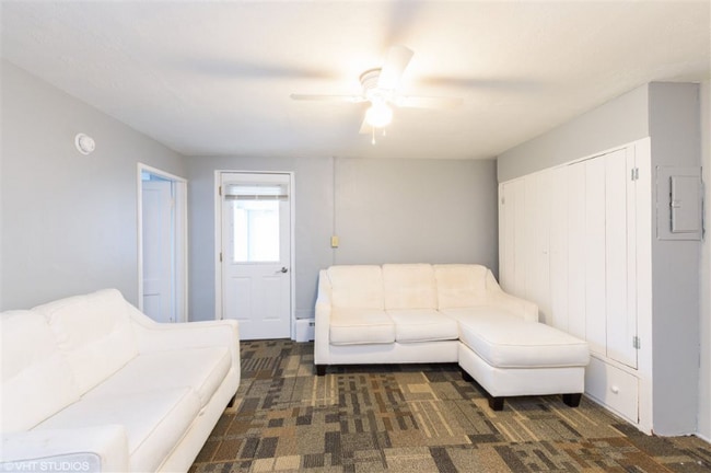 Building Photo - 421 1st St SE Rental