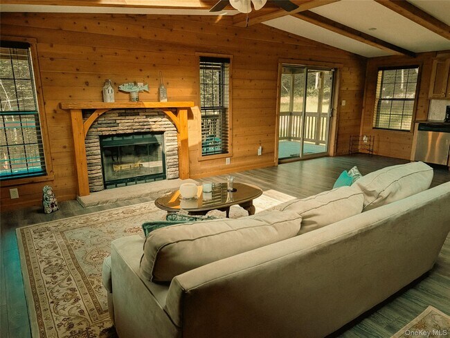 91 White Roe Lake Rd