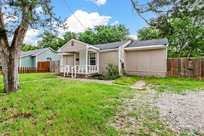 Photo - Charming 2 bedroom, 1 bathroom home located near Historic McKinney!!