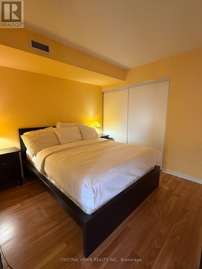 Photo - 76 Shuter St Unit 1207