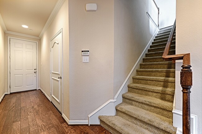 Photo - 2326 Stutz Dr Unit 117
