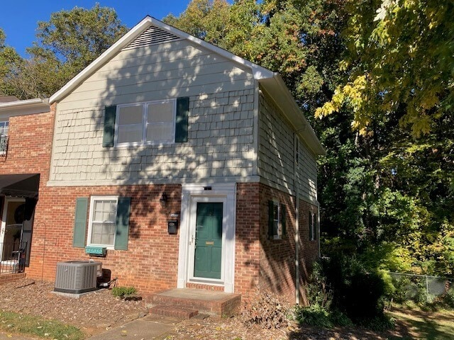 3 BR 2.5 BA End Unit Townhouse - 3 BR 2.5 BA End Unit Townhouse