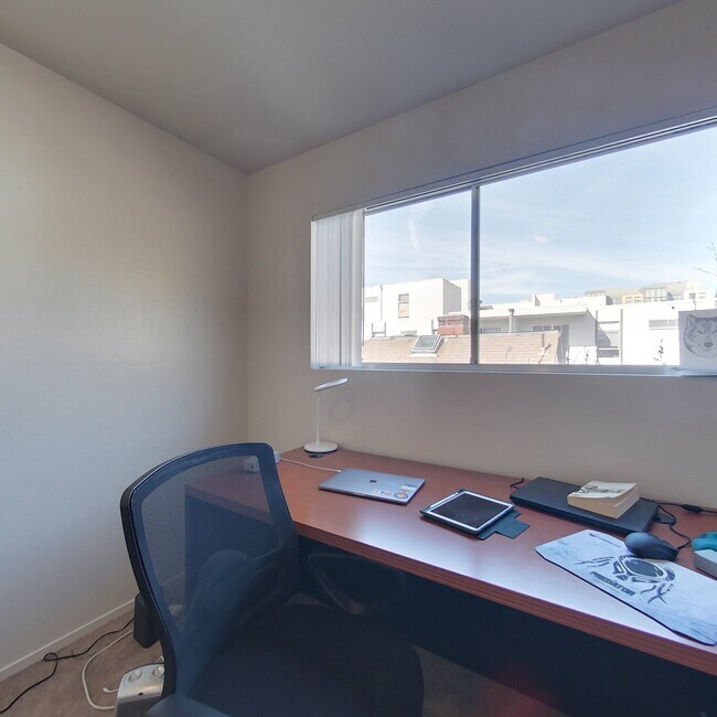 Photo - 2525 Benvenue Ave