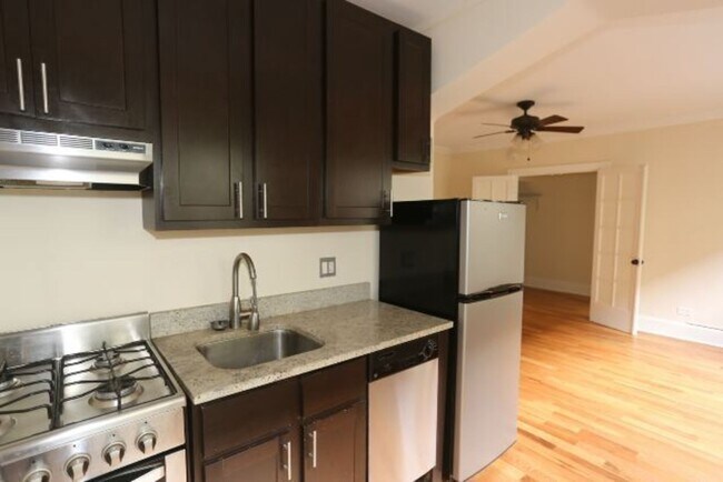 Photo - 4731 N Hermitage Ave Unidad J05W