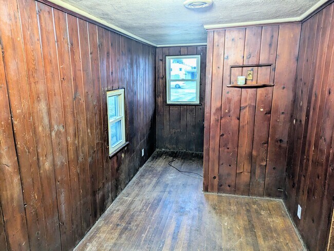 Photo - 15 W 10th St