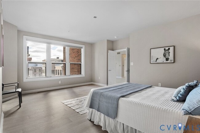 Photo - 4820 Old Main St