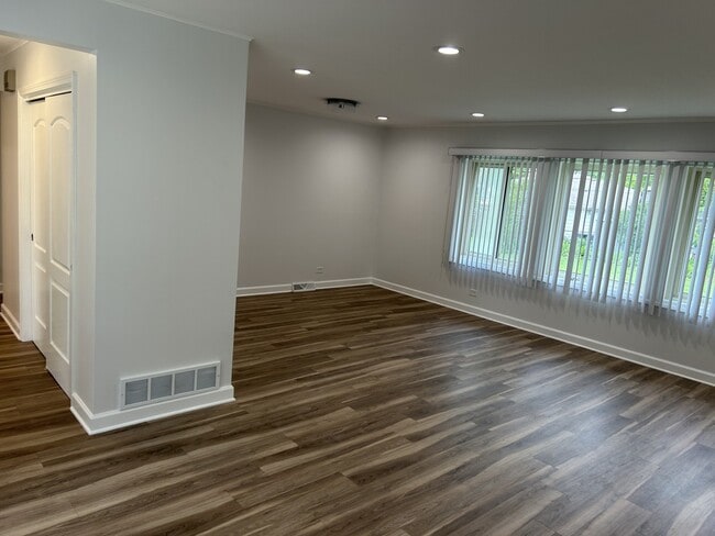 Photo - 105 N Phelps Ave