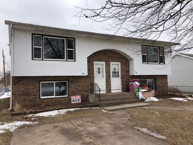 Building Photo - 607 7th St Unit 2