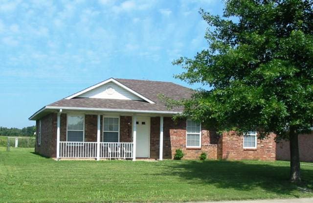Building Photo - MUST SEE CHARMING HOME!