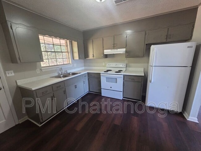 Building Photo - 583 Bandy Ln