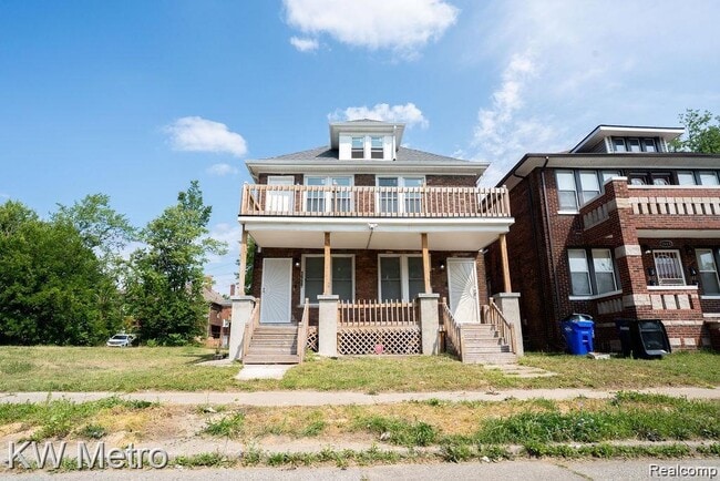 Photo - 1668 Blaine St