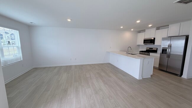 Photo - 206 Hunthill Rd