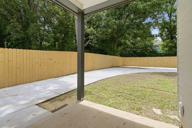 1211 Snowden Ave