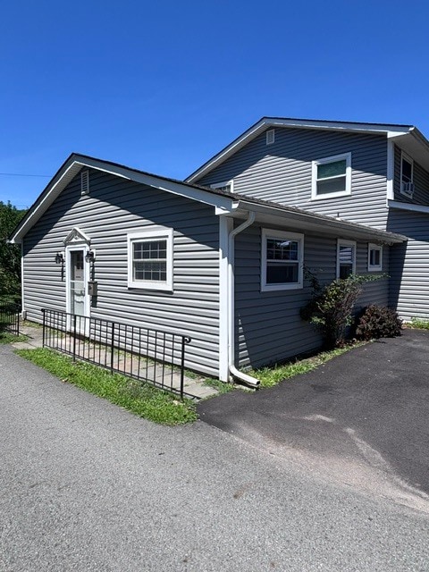 Building Photo - 609 5th St Unit 3