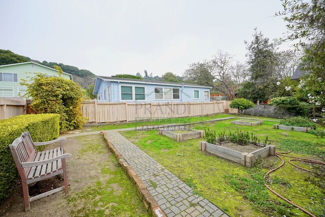 Photo - 893 Tiburon Blvd