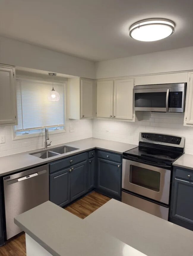 Photo - Raleigh Townhouse on Kentwood Park w/ fenced yard