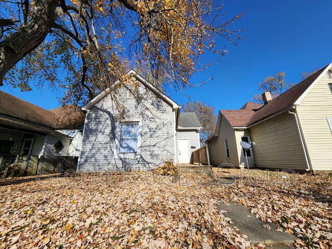 Building Photo - 1418 5th Ave