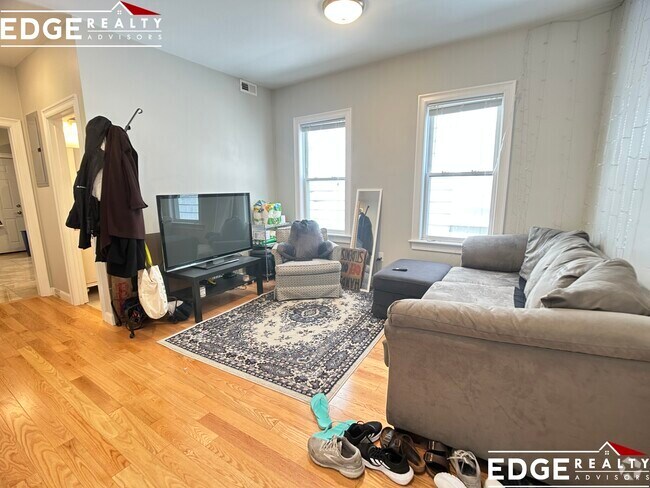Building Photo - 83 Newbury St Unit 1 Rental