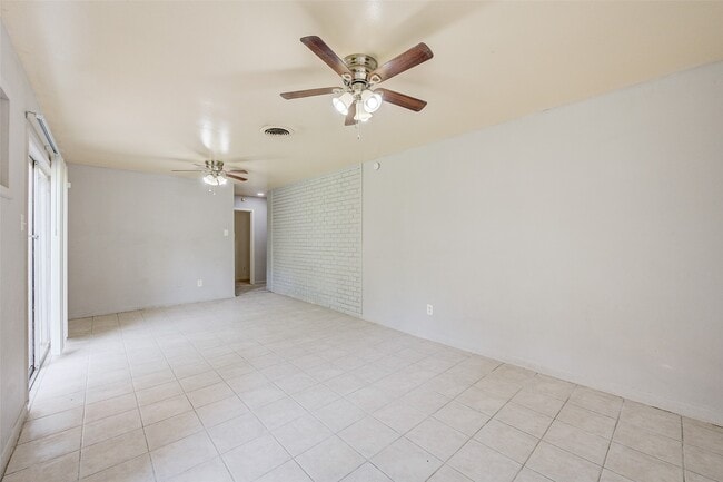 Building Photo - 7214 Mobud Dr Rental